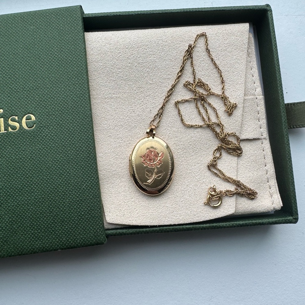 Vintage Gold Rose Locket Necklace - Picture 3 of 6